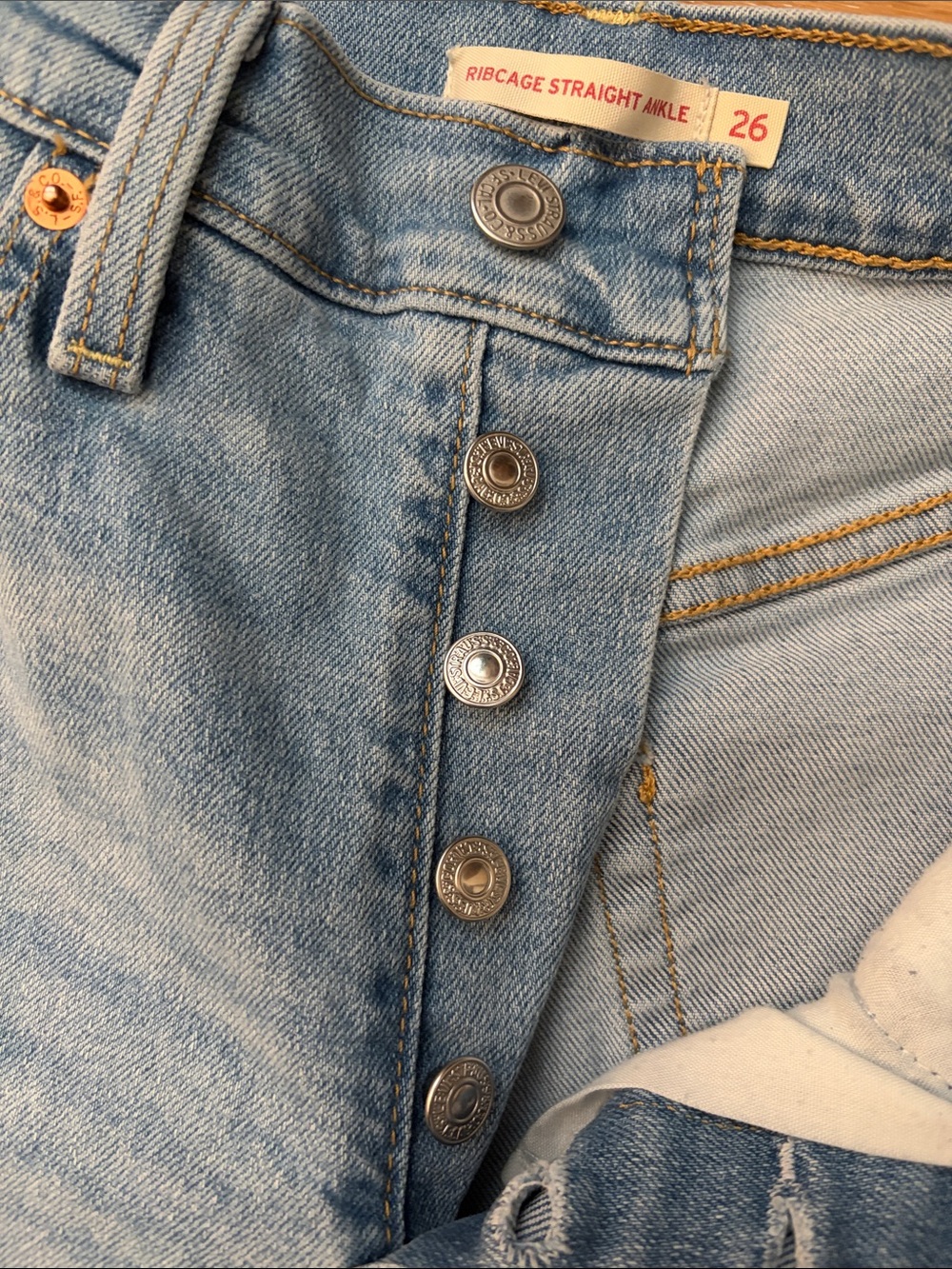 Women’s Distressed Levi’s Ribcage Straight Ankle Jeans (26) - Picture 9 of 11